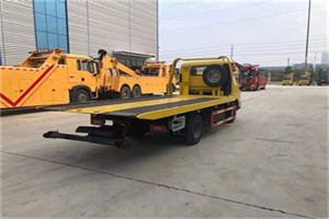 东至非事故拖车